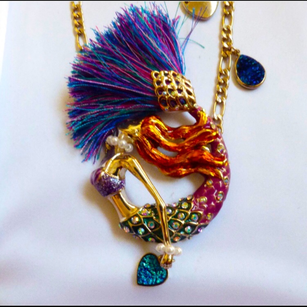 NWOT Betsy Johnson Geode Mermaid Necklace